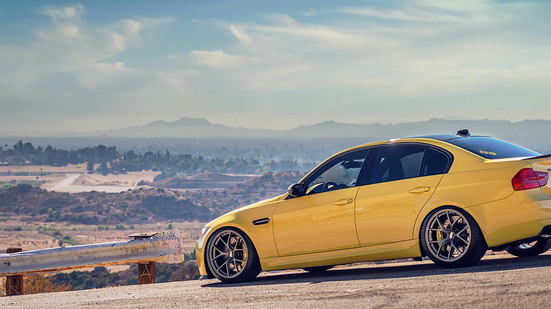 九游jiuyou-大型悬崖落水跳水赛，惊险刺激挑战极限，悬崖上跳水会死吗